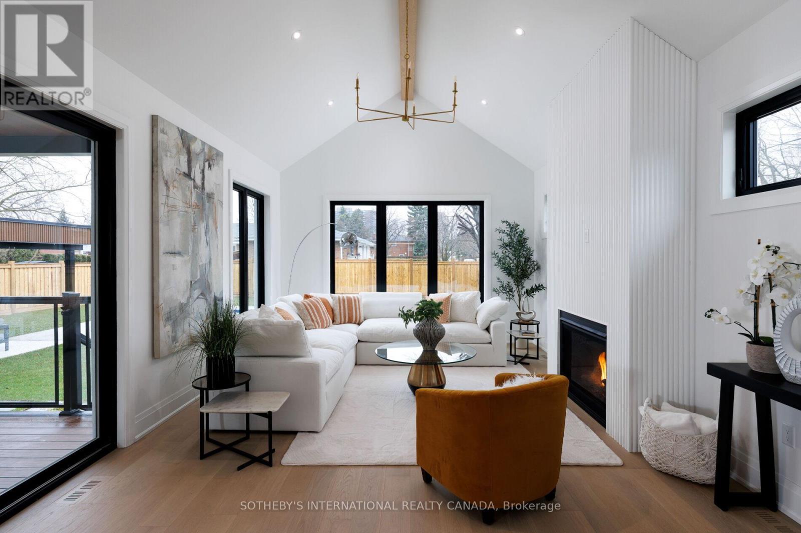 118 Warwood Road, Toronto, Ontario  M9B 5B7 - Photo 7 - W12969248