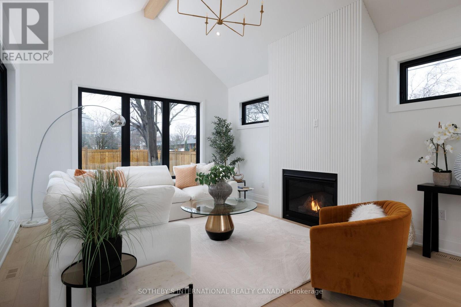 118 Warwood Road, Toronto, Ontario  M9B 5B7 - Photo 9 - W12969248