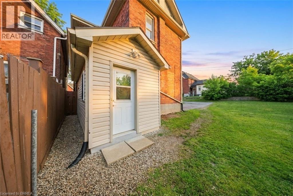 169 Darling Street, Brantford, Ontario  N3S 3W5 - Photo 2 - 40817185