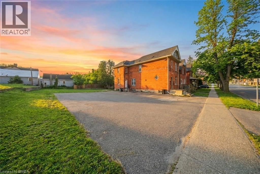 169 Darling Street, Brantford, Ontario  N3S 3W5 - Photo 3 - 40817185