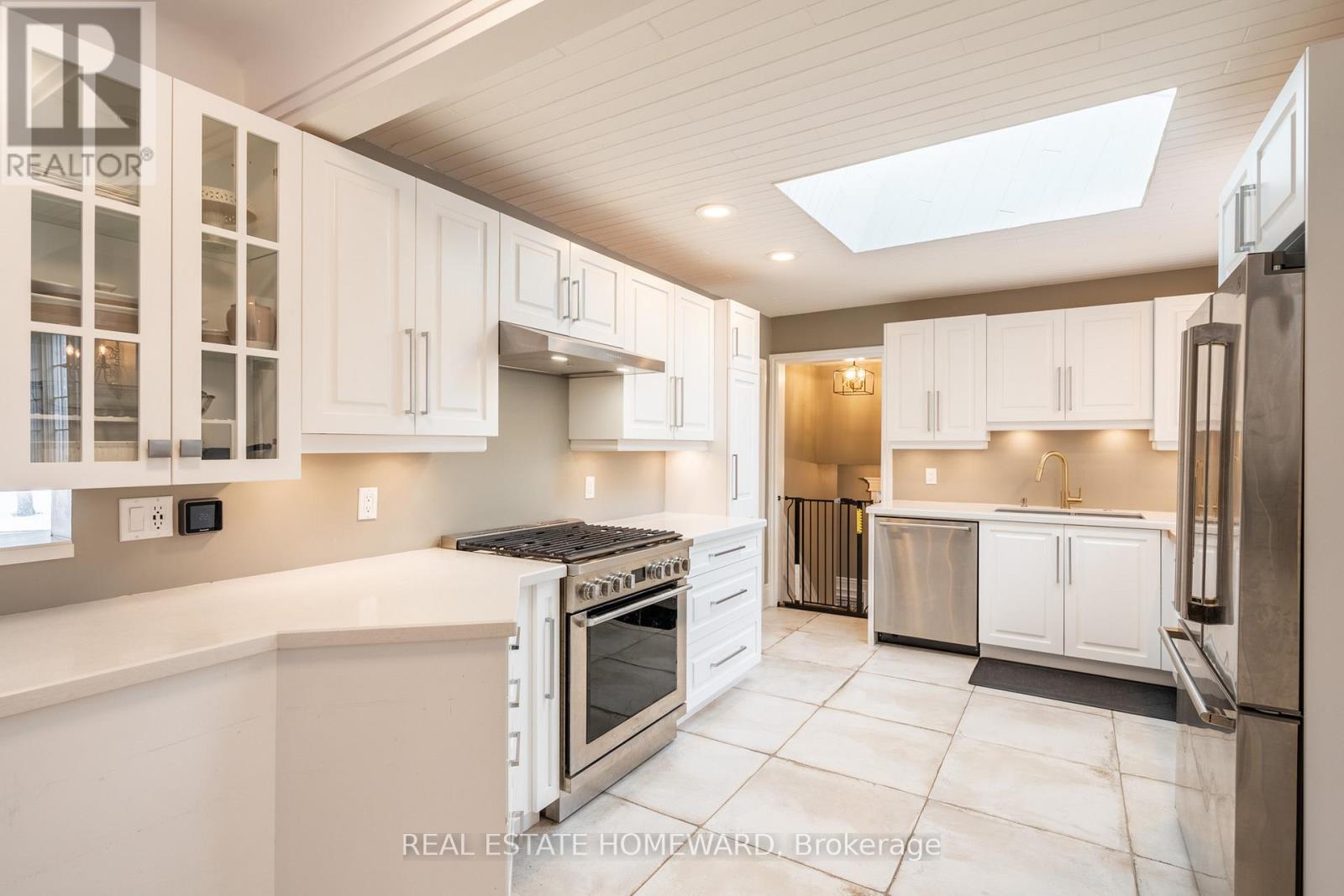 63 Cait Court, Hamilton, Ontario  L5G 1M3 - Photo 7 - X12969170