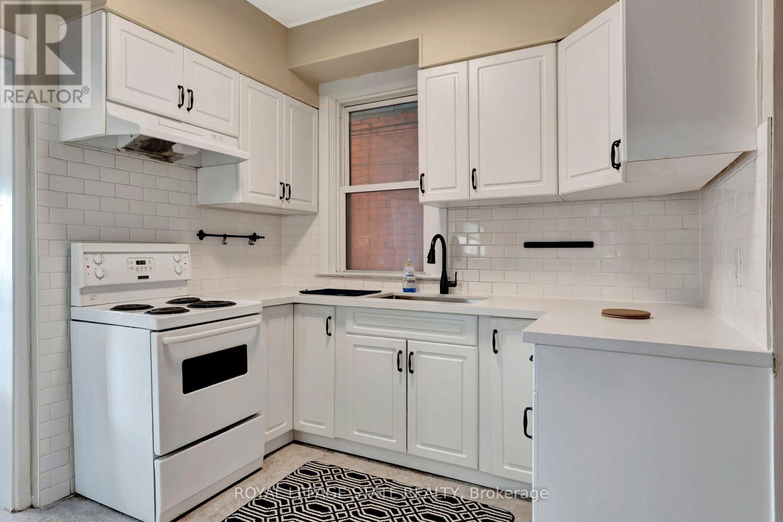 70 Belview Avenue, Hamilton, Ontario  L8L 7K8 - Photo 9 - X12969186