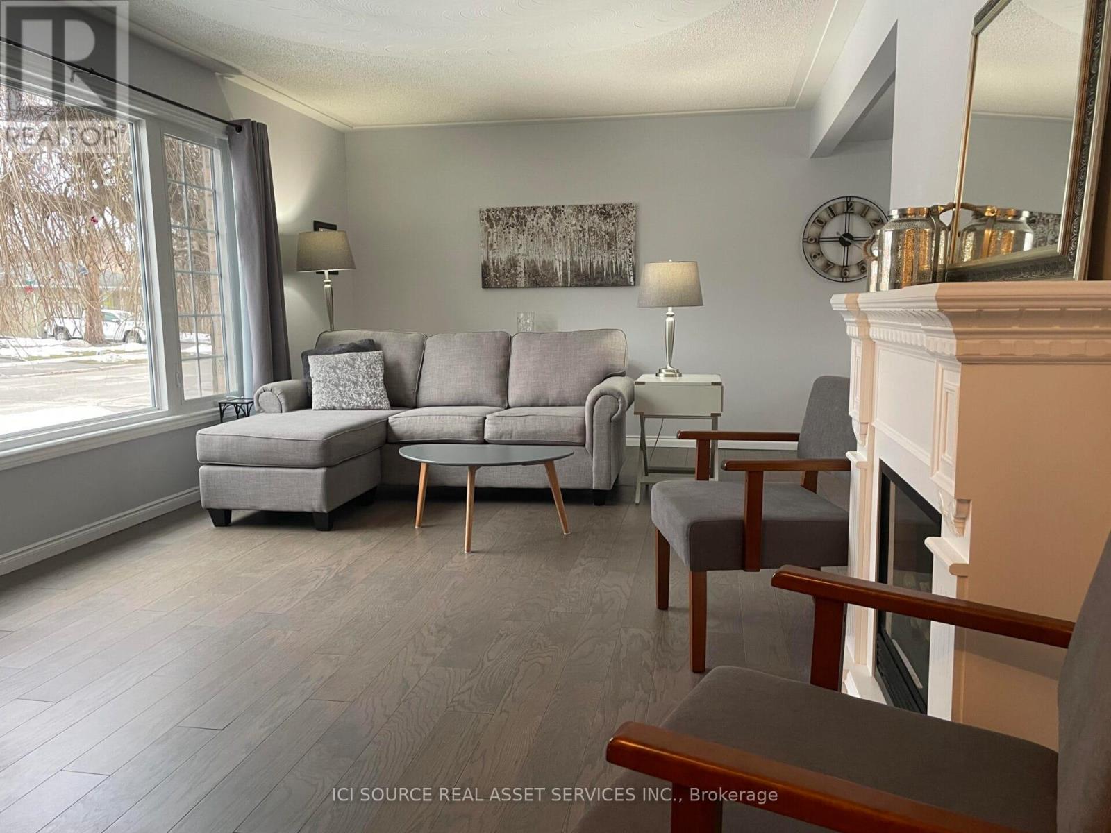 31 Blackfriar Lane, Brantford, Ontario  N3R 7M2 - Photo 2 - X12969200