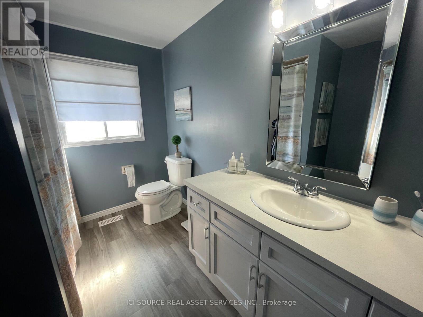 31 Blackfriar Lane, Brantford, Ontario  N3R 7M2 - Photo 8 - X12969200