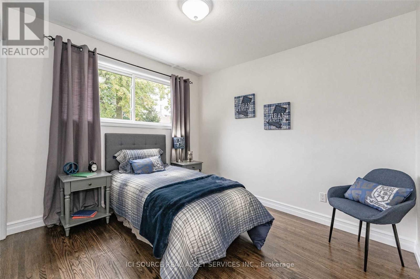 Upper - 27 Brenlyn Court, Hamilton, Ontario  L9C 4N8 - Photo 8 - X12969260