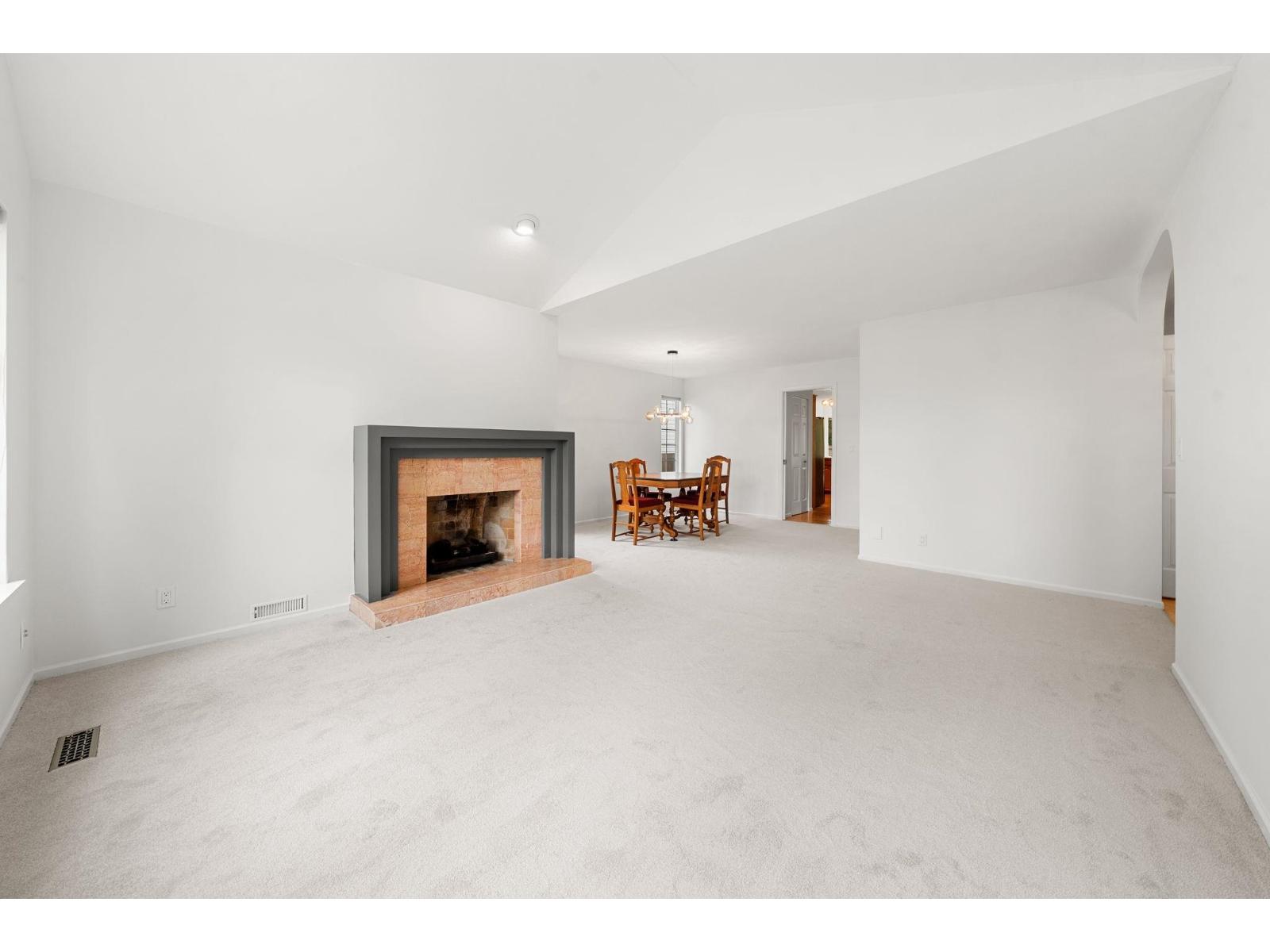 6303 187a Street, Surrey, British Columbia  V3S 7N9 - Photo 5 - R3108303