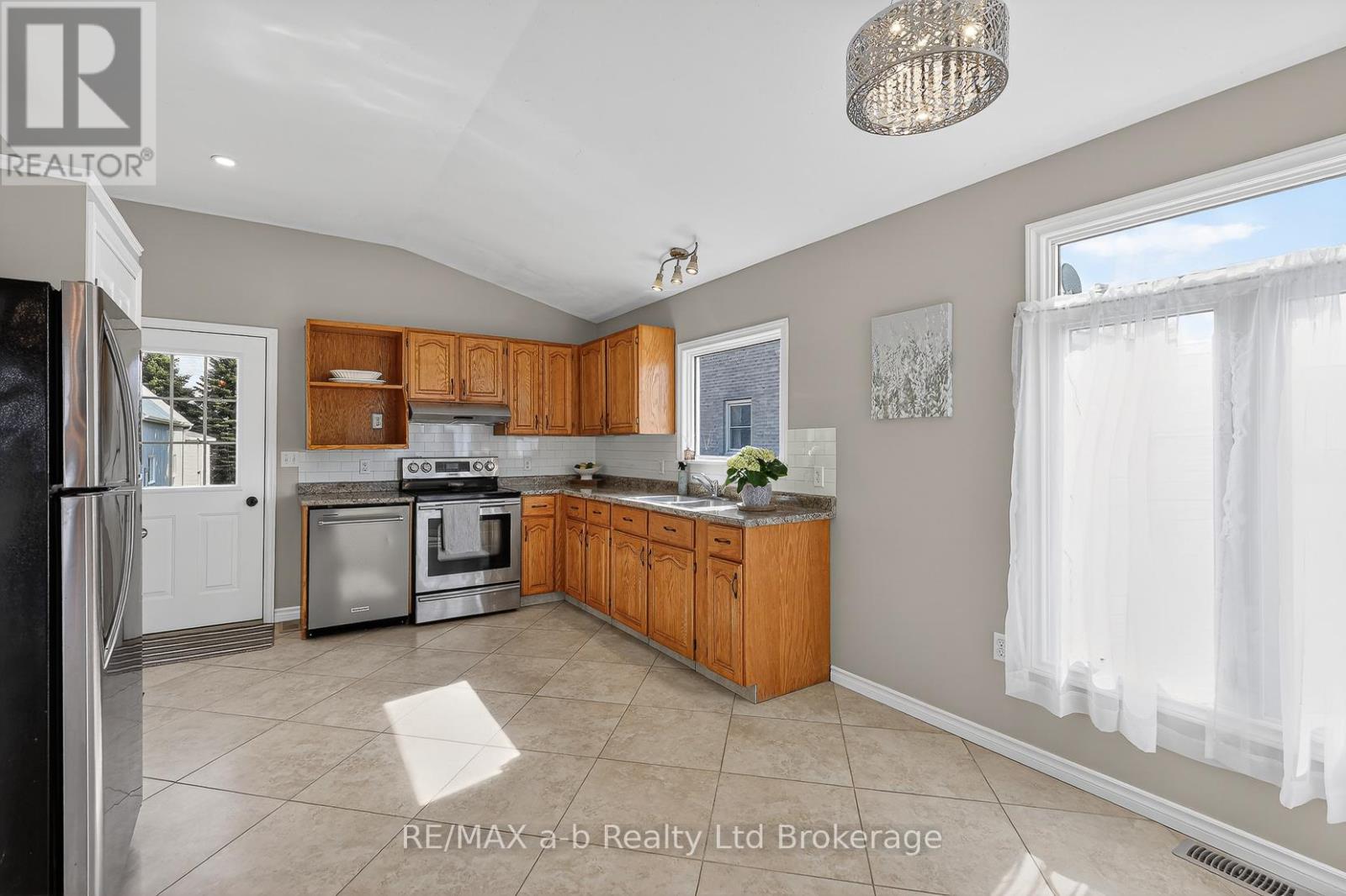 191 Whiting Street, Ingersoll, Ontario  N5C 3B6 - Photo 14 - X12969444