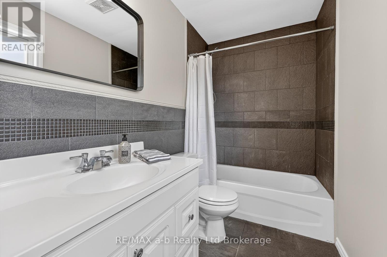 191 Whiting Street, Ingersoll, Ontario  N5C 3B6 - Photo 24 - X12969444