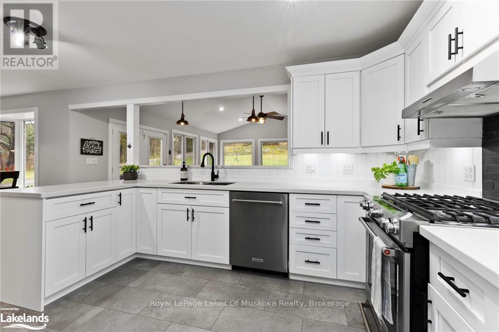 1105 Rosseau Lake Road 1, Muskoka Lakes, Ontario P0B 1M0 - Photo 3 - X12969294