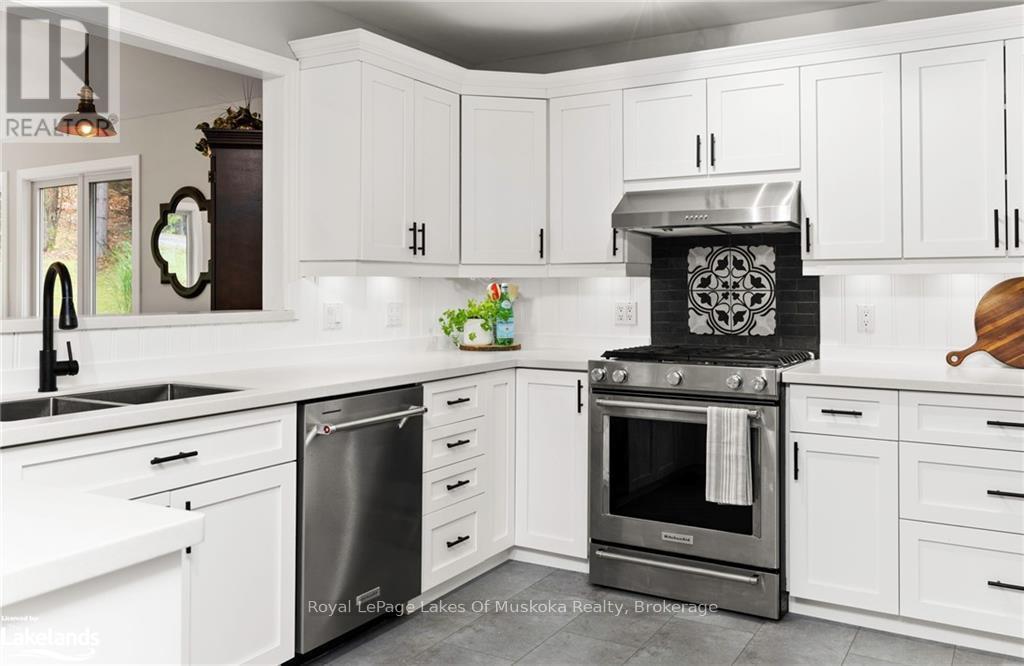 1105 Rosseau Lake Road 1, Muskoka Lakes, Ontario P0B 1M0 - Photo 4 - X12969294