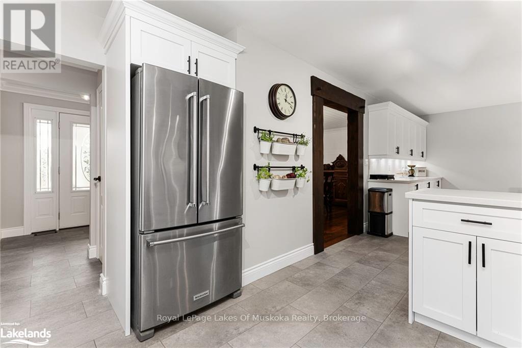 1105 Rosseau Lake Road 1, Muskoka Lakes, Ontario P0B 1M0 - Photo 5 - X12969294