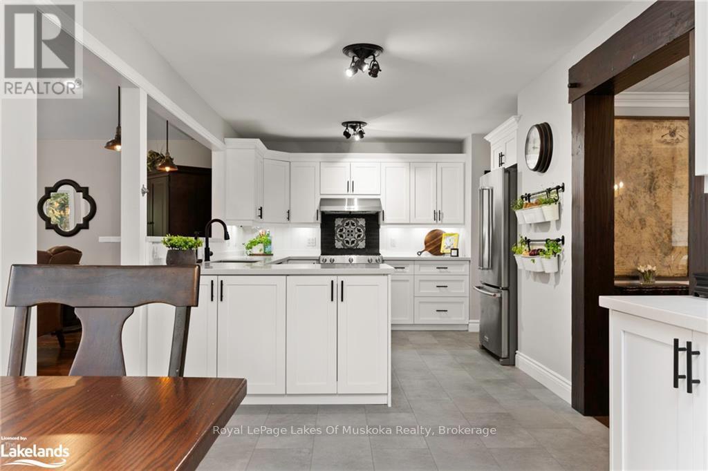 1105 Rosseau Lake Road 1, Muskoka Lakes, Ontario P0B 1M0 - Photo 7 - X12969294