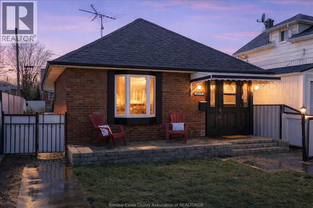 MLS# 26007393: 2219 MARENTETTE AVENUE, Windsor, Canada