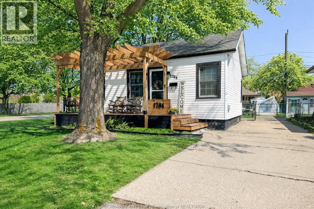 1704 CENTRAL, Windsor, Ontario