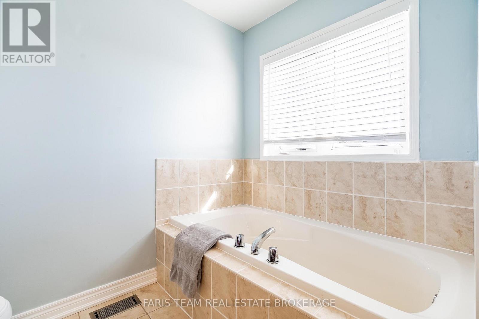 1845 Lamstone Street, Innisfil, Ontario  L9S 4Z8 - Photo 24 - N12821762