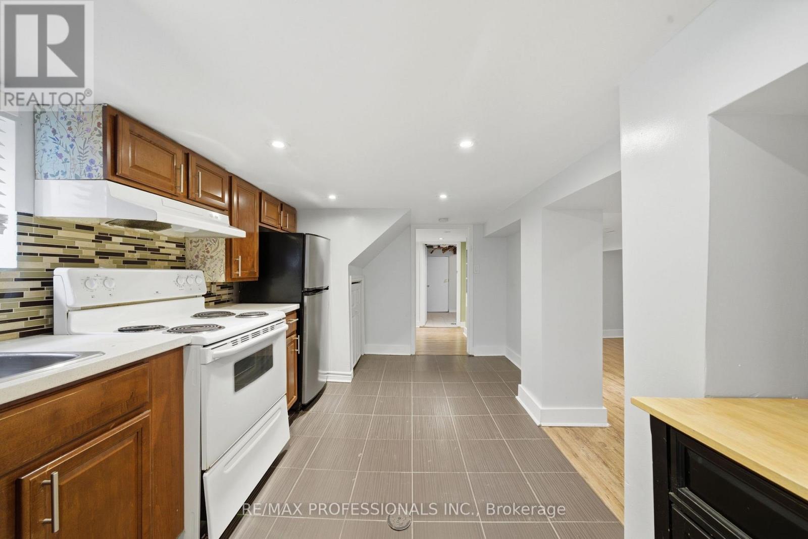 1993 Dufferin Street, Toronto, Ontario  M6E 3P9 - Photo 7 - C12915832