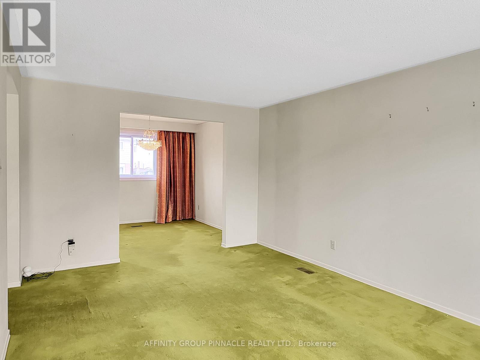 2338 Dorothea Court, Mississauga, Ontario  L5B 2B7 - Photo 10 - W12969362