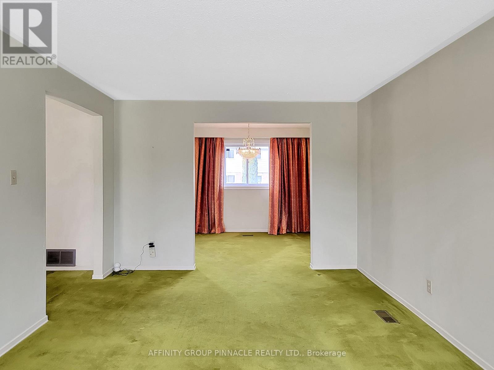 2338 Dorothea Court, Mississauga, Ontario  L5B 2B7 - Photo 11 - W12969362