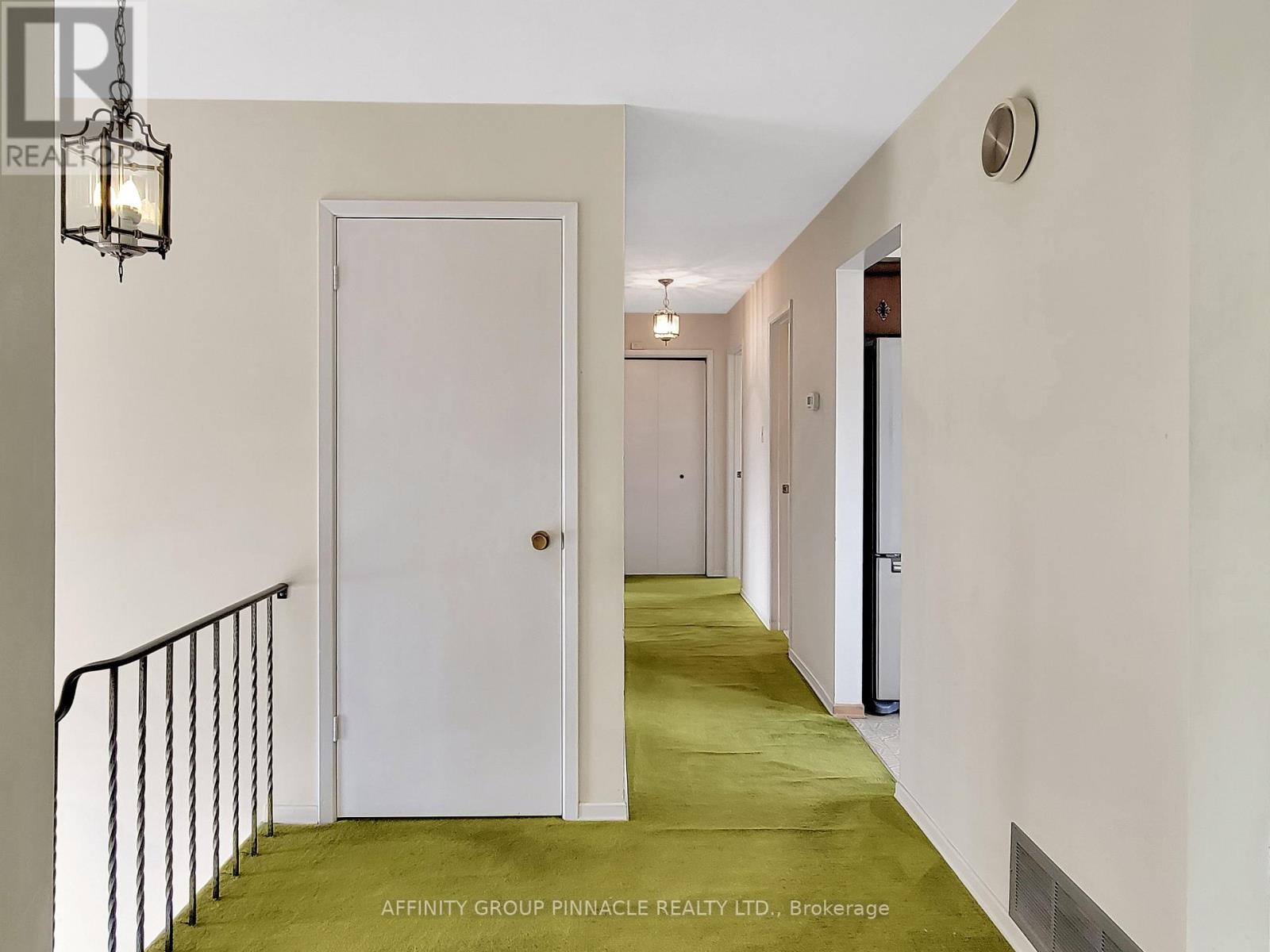 2338 Dorothea Court, Mississauga, Ontario  L5B 2B7 - Photo 15 - W12969362