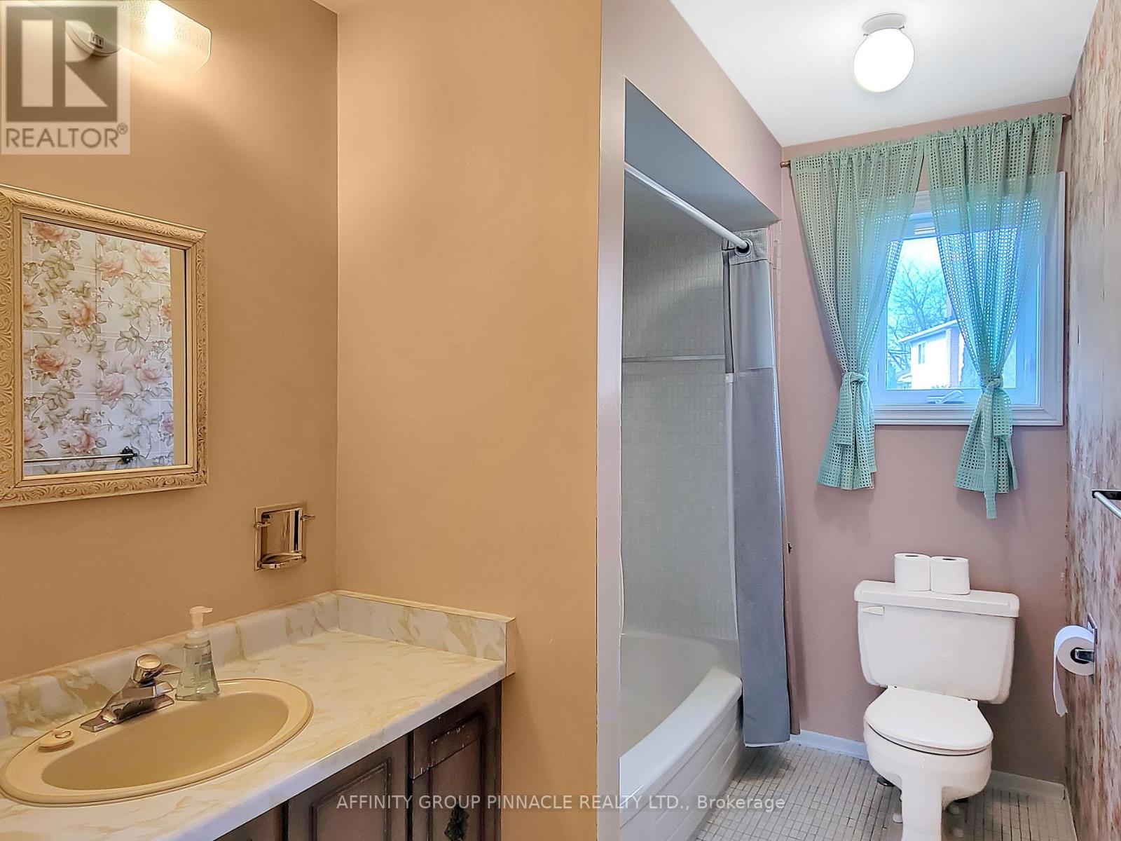 2338 Dorothea Court, Mississauga, Ontario  L5B 2B7 - Photo 16 - W12969362