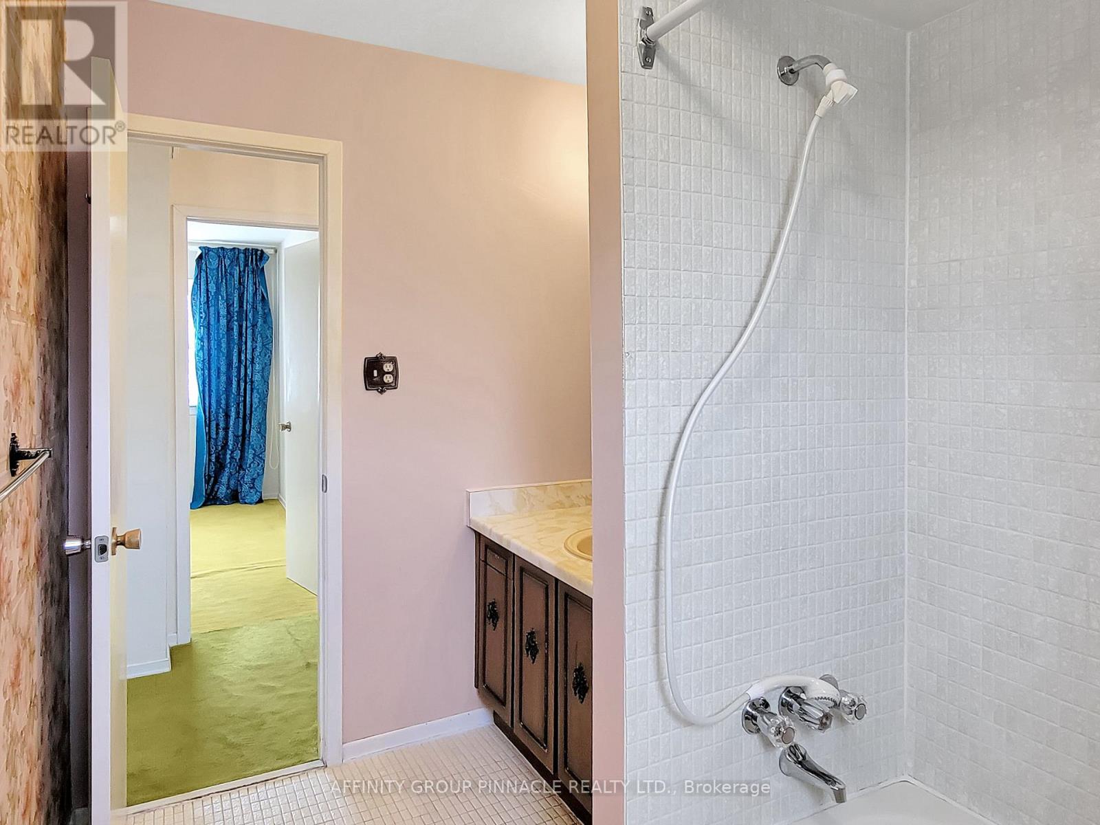 2338 Dorothea Court, Mississauga, Ontario  L5B 2B7 - Photo 17 - W12969362