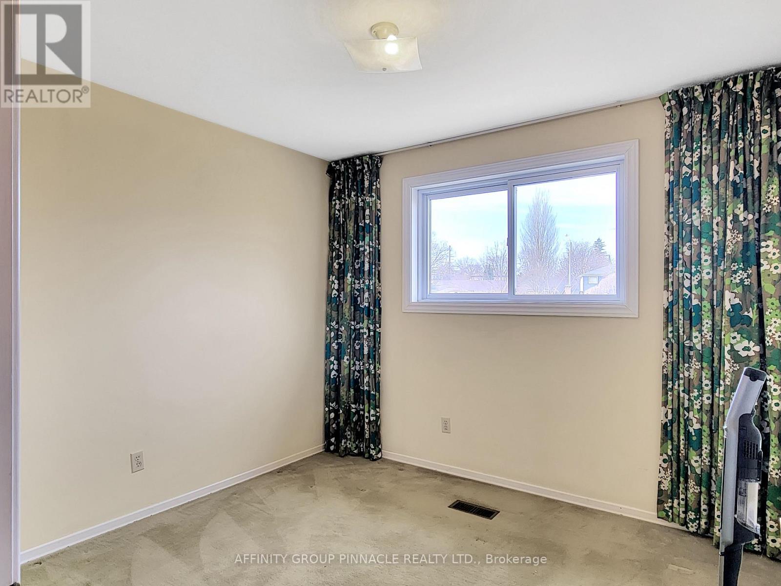 2338 Dorothea Court, Mississauga, Ontario  L5B 2B7 - Photo 20 - W12969362