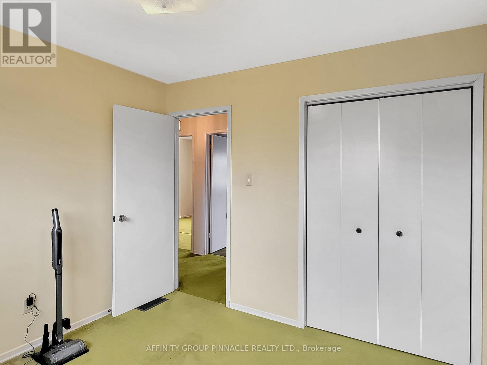 2338 Dorothea Court, Mississauga, Ontario  L5B 2B7 - Photo 21 - W12969362