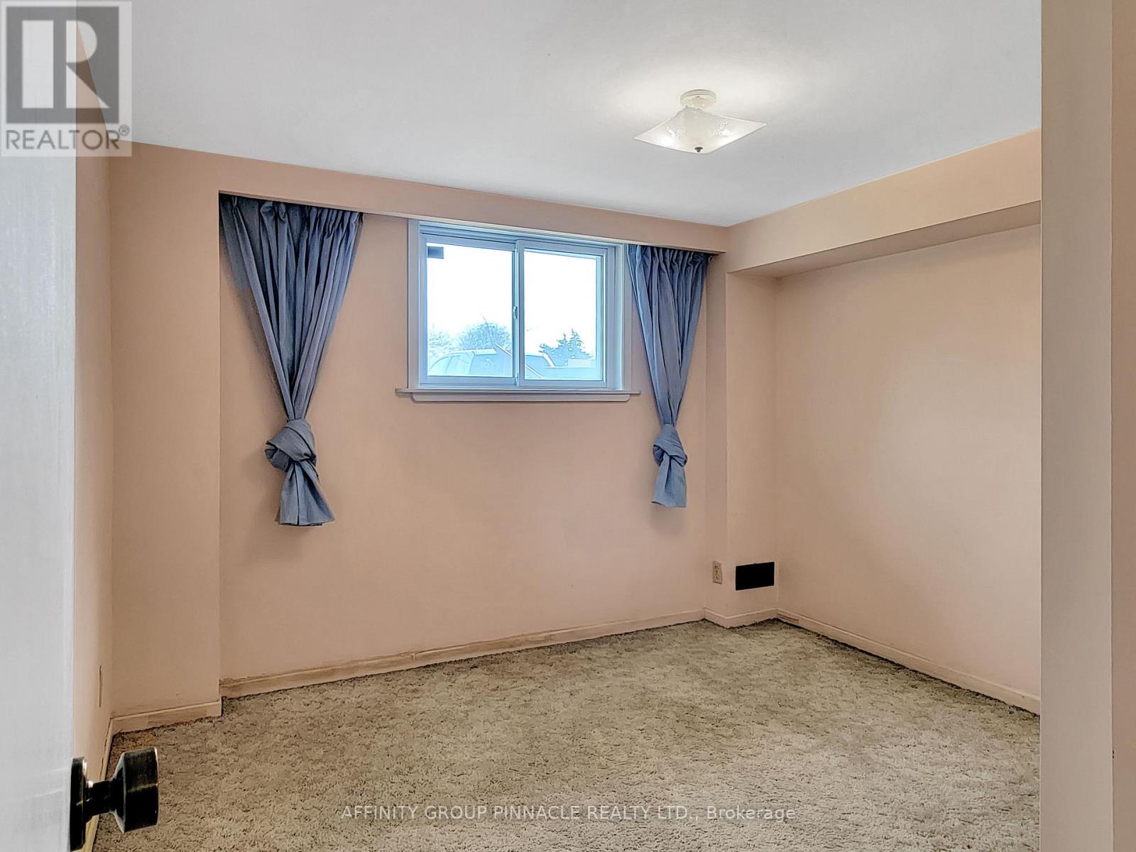 2338 Dorothea Court, Mississauga, Ontario  L5B 2B7 - Photo 28 - W12969362