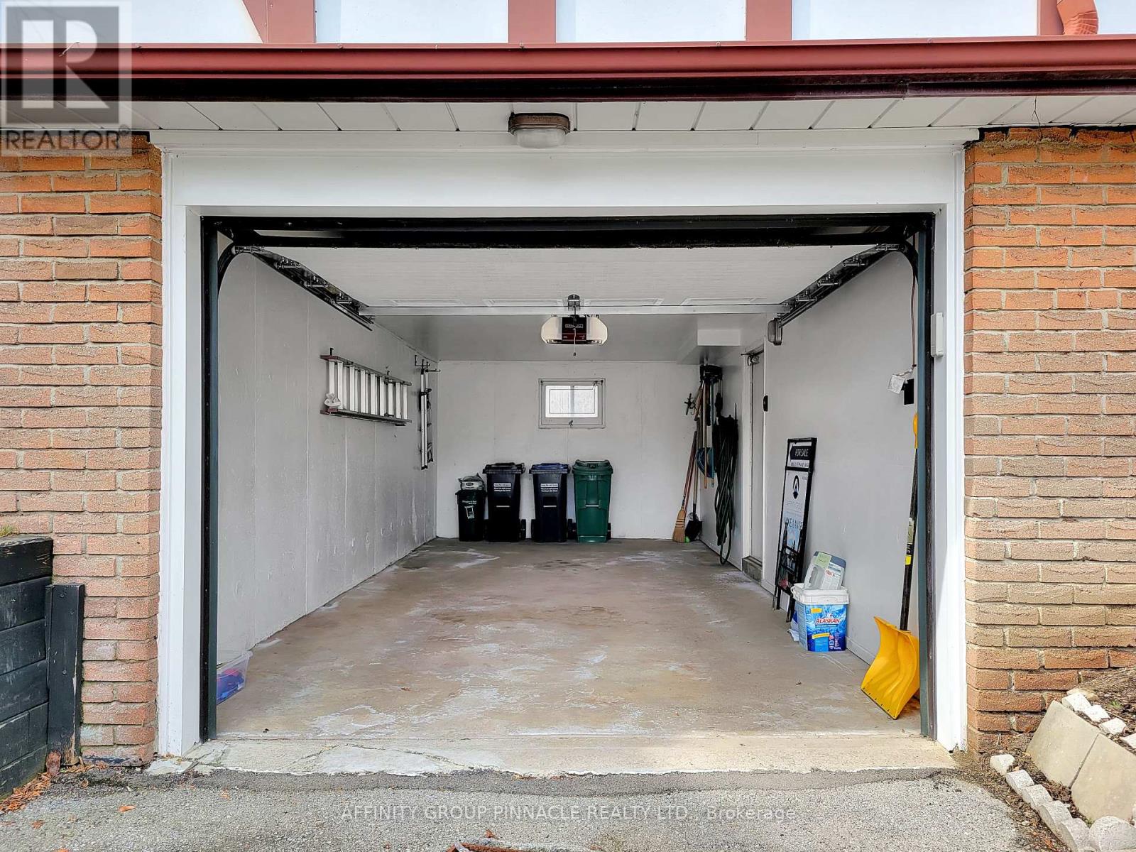 2338 Dorothea Court, Mississauga, Ontario  L5B 2B7 - Photo 32 - W12969362