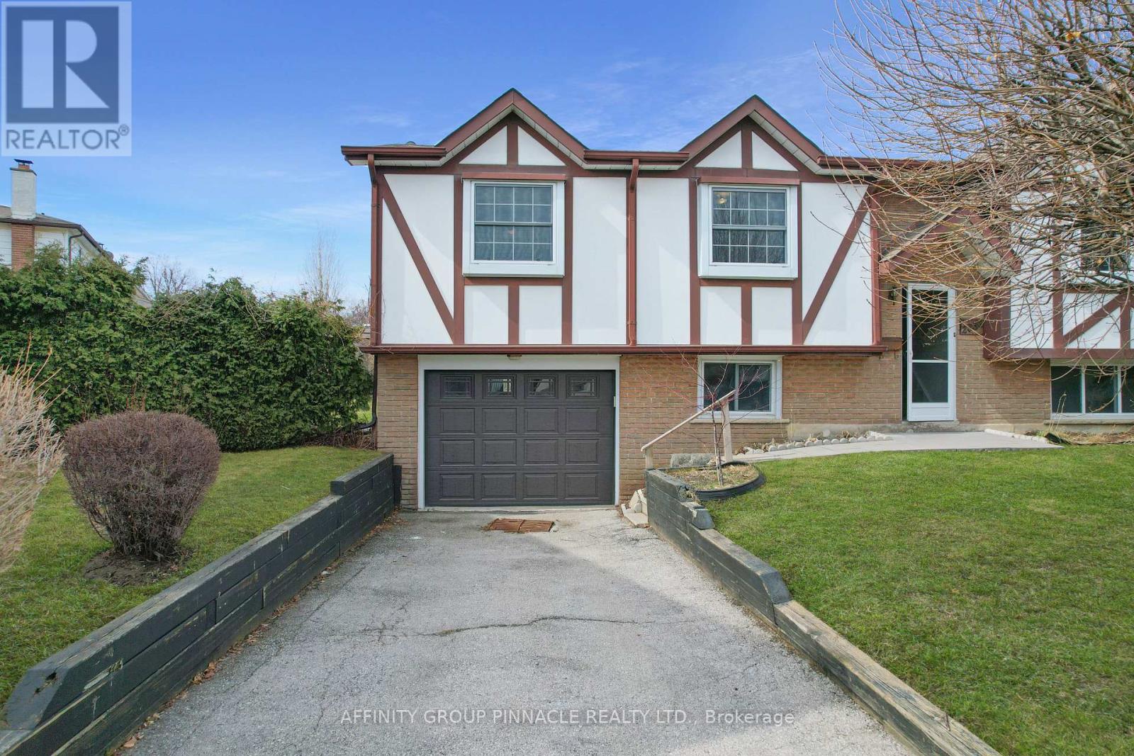 2338 Dorothea Court, Mississauga, Ontario  L5B 2B7 - Photo 33 - W12969362