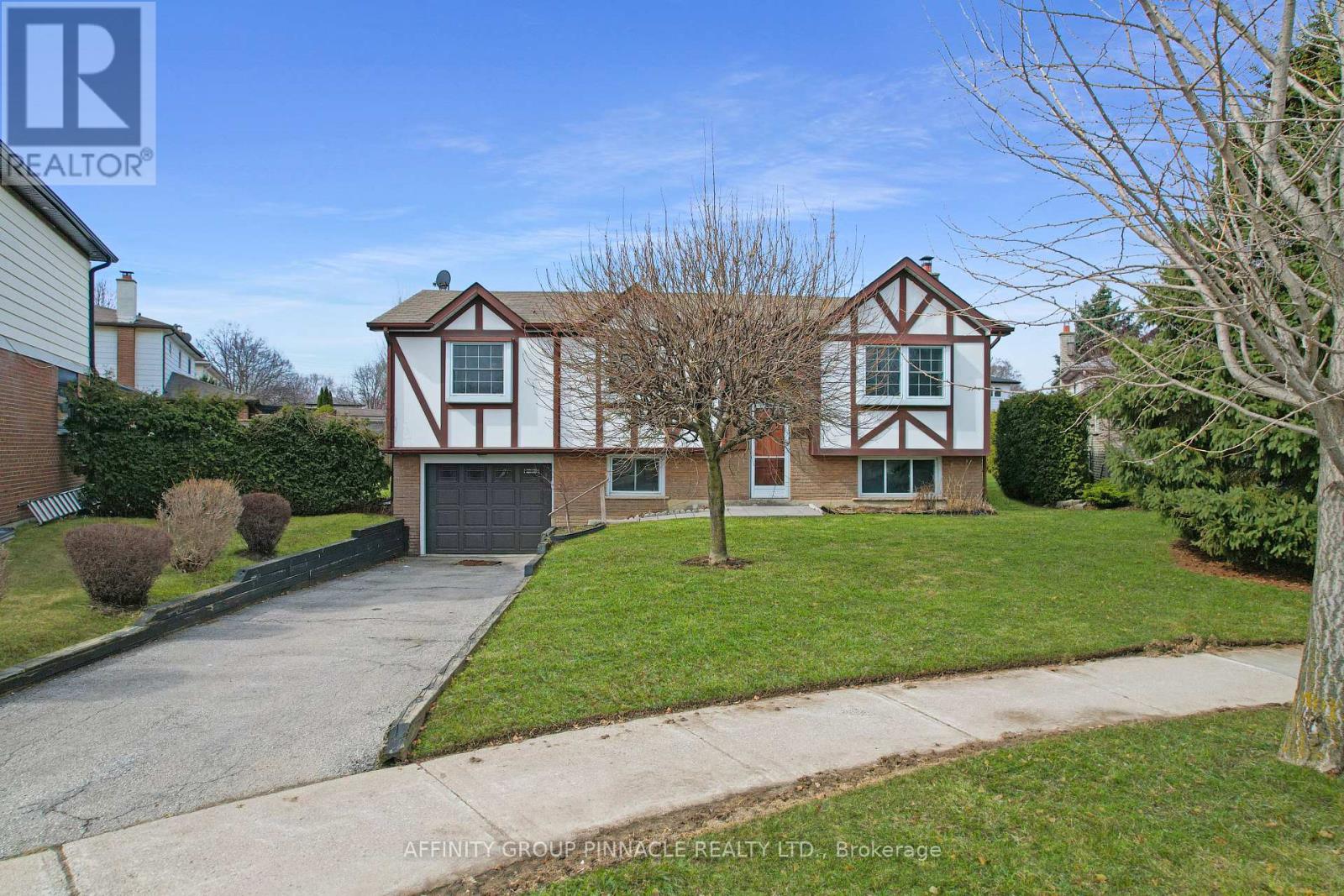 2338 Dorothea Court, Mississauga, Ontario  L5B 2B7 - Photo 39 - W12969362