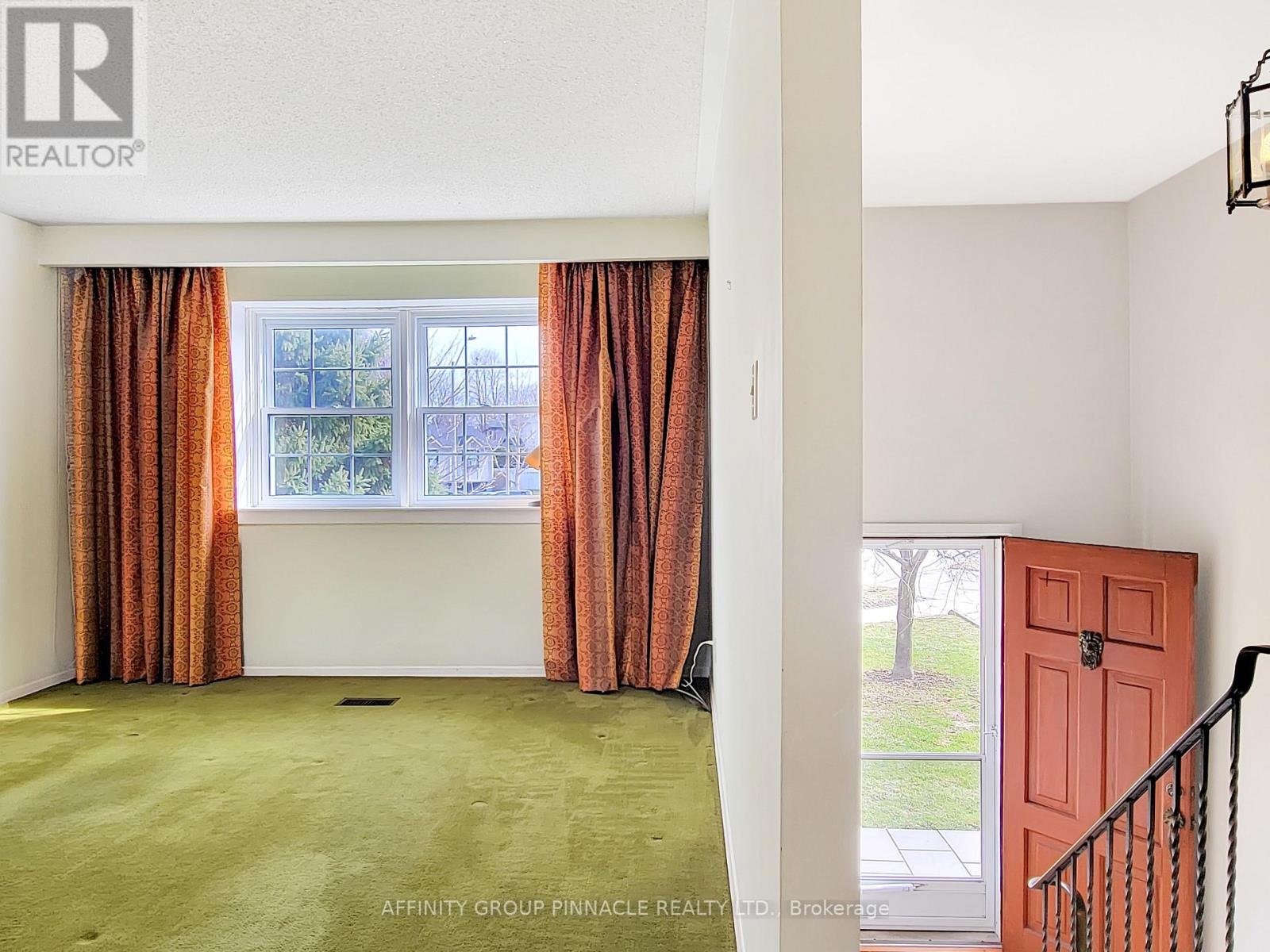 2338 Dorothea Court, Mississauga, Ontario  L5B 2B7 - Photo 9 - W12969362