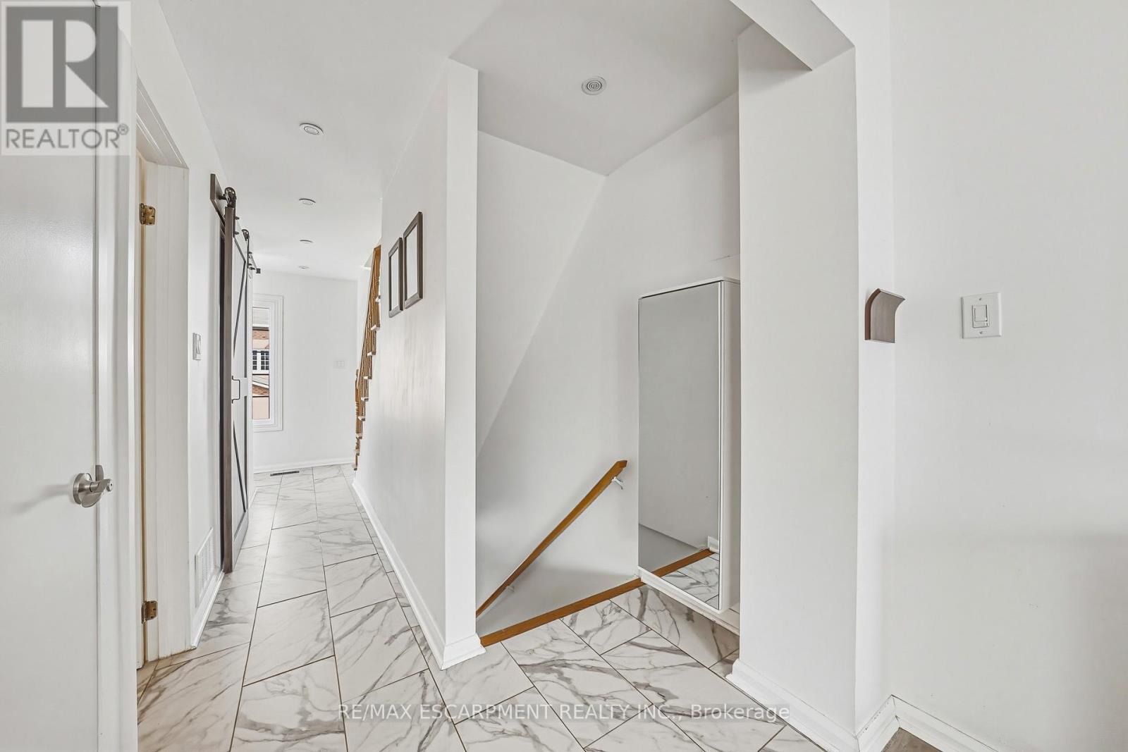 242 - 2055 Walkers Line, Burlington, Ontario  L7M 4B5 - Photo 2 - W12922590