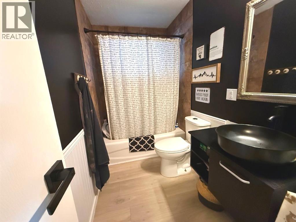 101 Lakeview Avenue, Gull Lake, Alberta  T4L 2N1 - Photo 18 - A2295847