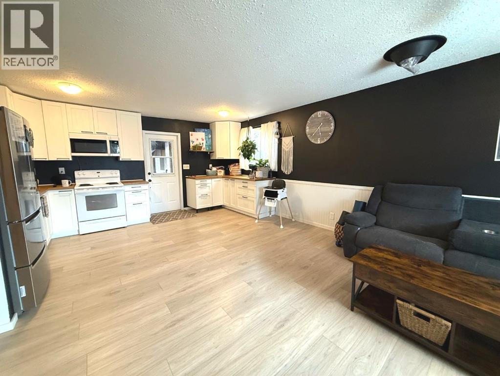 101 Lakeview Avenue, Gull Lake, Alberta  T4L 2N1 - Photo 10 - A2295847