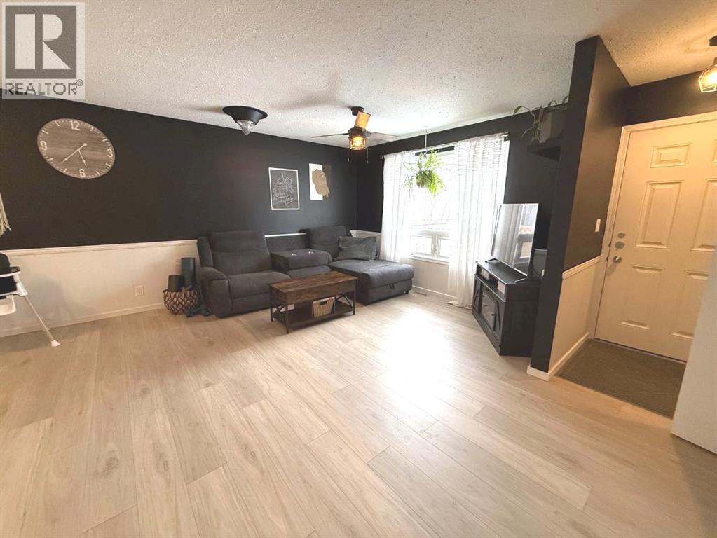 101 Lakeview Avenue, Gull Lake, Alberta  T4L 2N1 - Photo 9 - A2295847