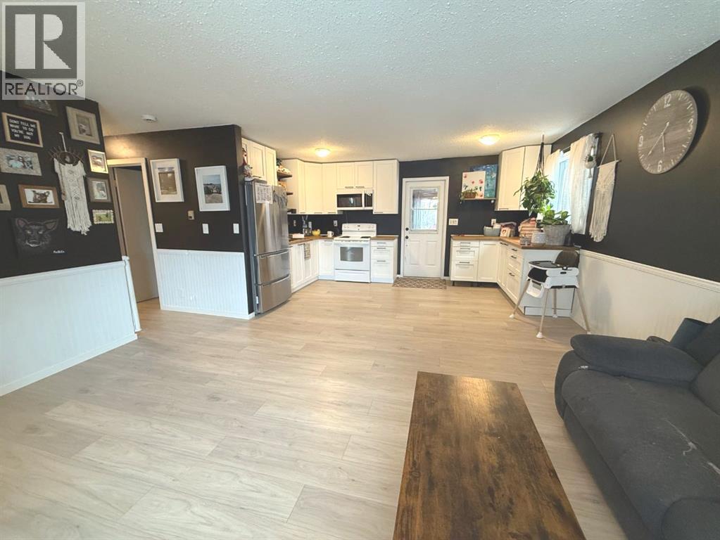 101 Lakeview Avenue, Gull Lake, Alberta  T4L 2N1 - Photo 11 - A2295847