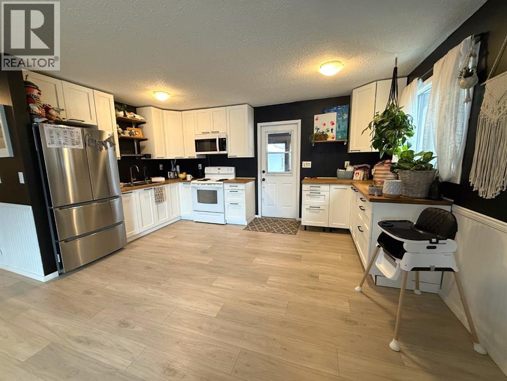 101 Lakeview Avenue, Gull Lake, Alberta  T4L 2N1 - Photo 12 - A2295847