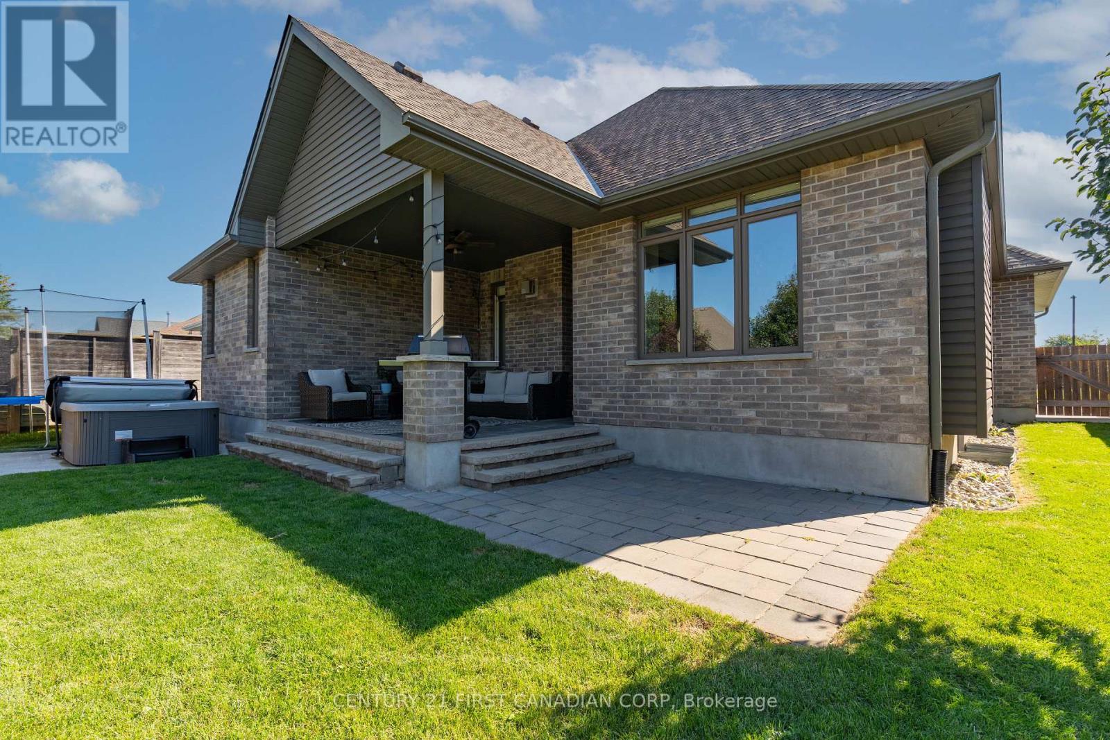 438 Darcy Drive, Strathroy-Caradoc, Ontario  N7G 2M2 - Photo 11 - X12966640