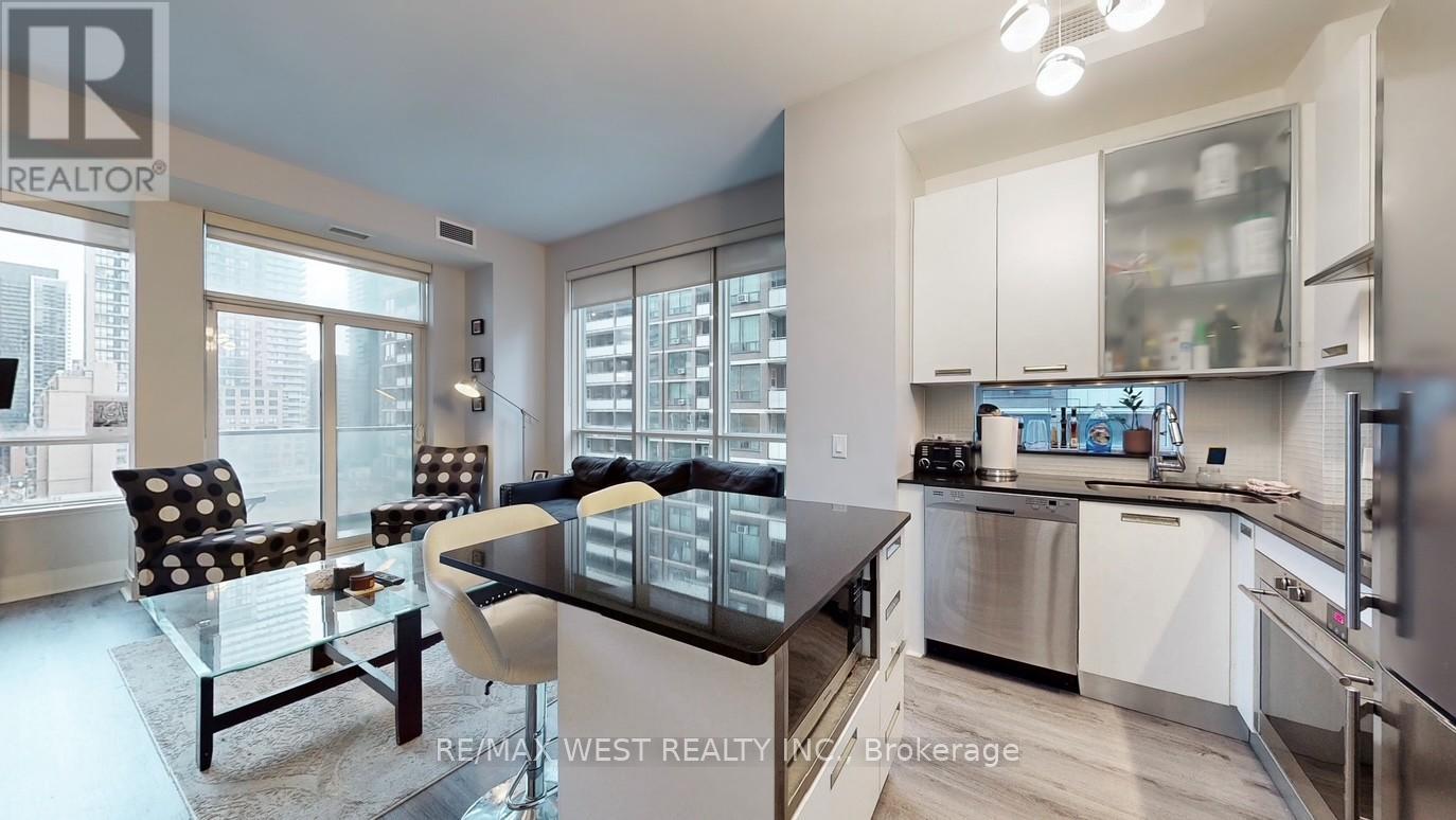 1202 - 21 Balmuto Street, Toronto, Ontario  M4Y 1W4 - Photo 4 - C12969412