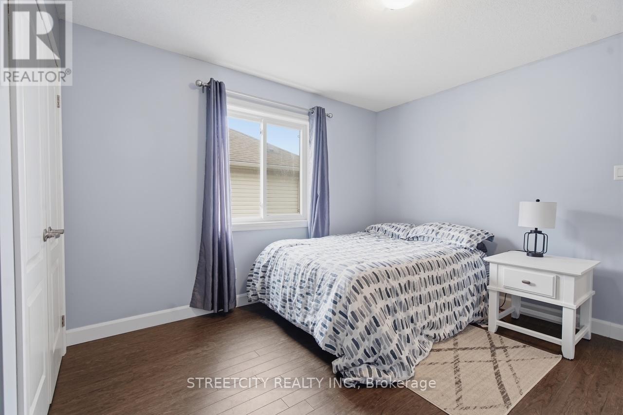 2138 North Routledge Park, London North, Ontario  N6G 0A8 - Photo 24 - X12969288