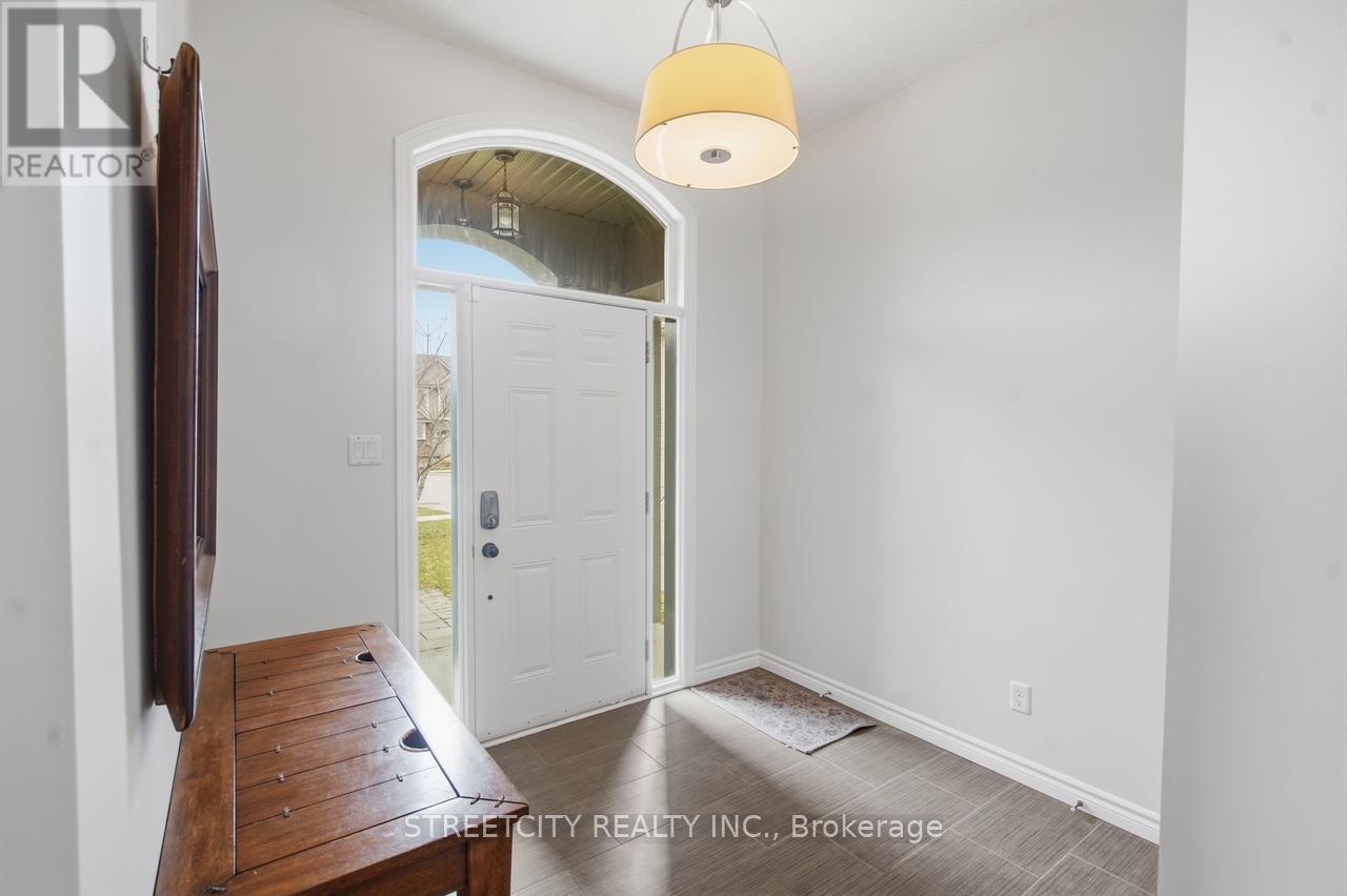 2138 North Routledge Park, London North, Ontario  N6G 0A8 - Photo 4 - X12969288