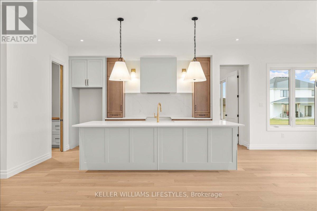 126 Fraser Crescent, Lambton Shores, Ontario  N0N 1J0 - Photo 15 - X12969422