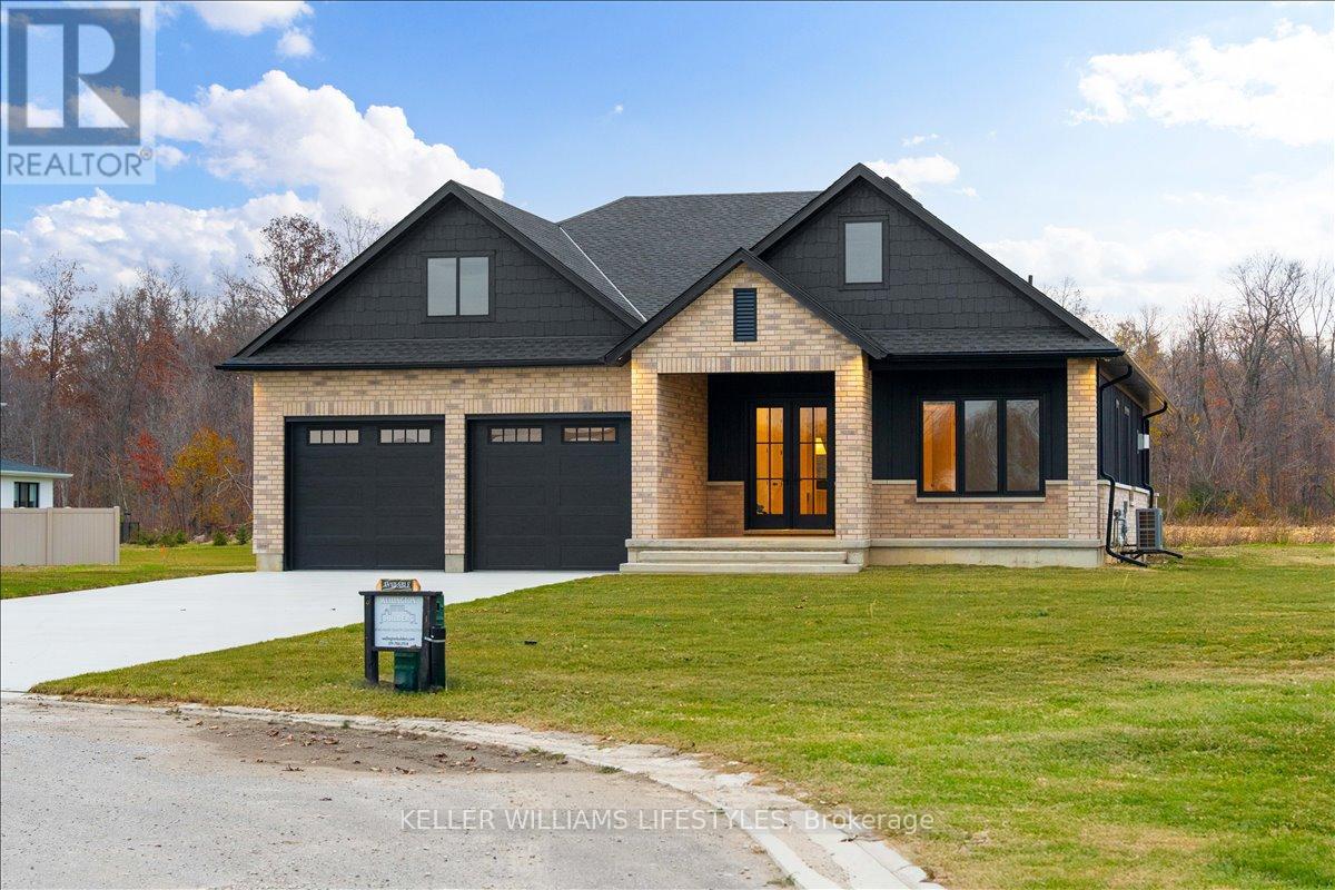 126 Fraser Crescent, Lambton Shores, Ontario  N0N 1J0 - Photo 3 - X12969422