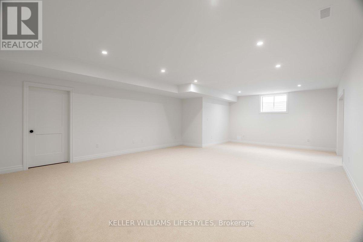 126 Fraser Crescent, Lambton Shores, Ontario  N0N 1J0 - Photo 34 - X12969422