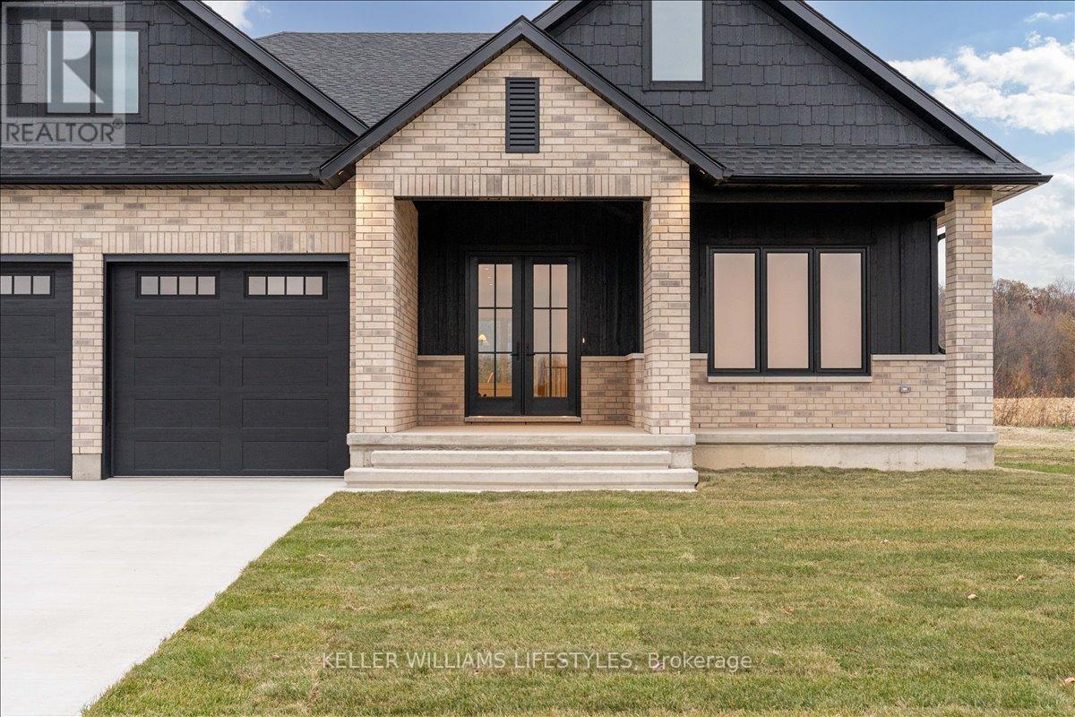 126 Fraser Crescent, Lambton Shores, Ontario  N0N 1J0 - Photo 4 - X12969422