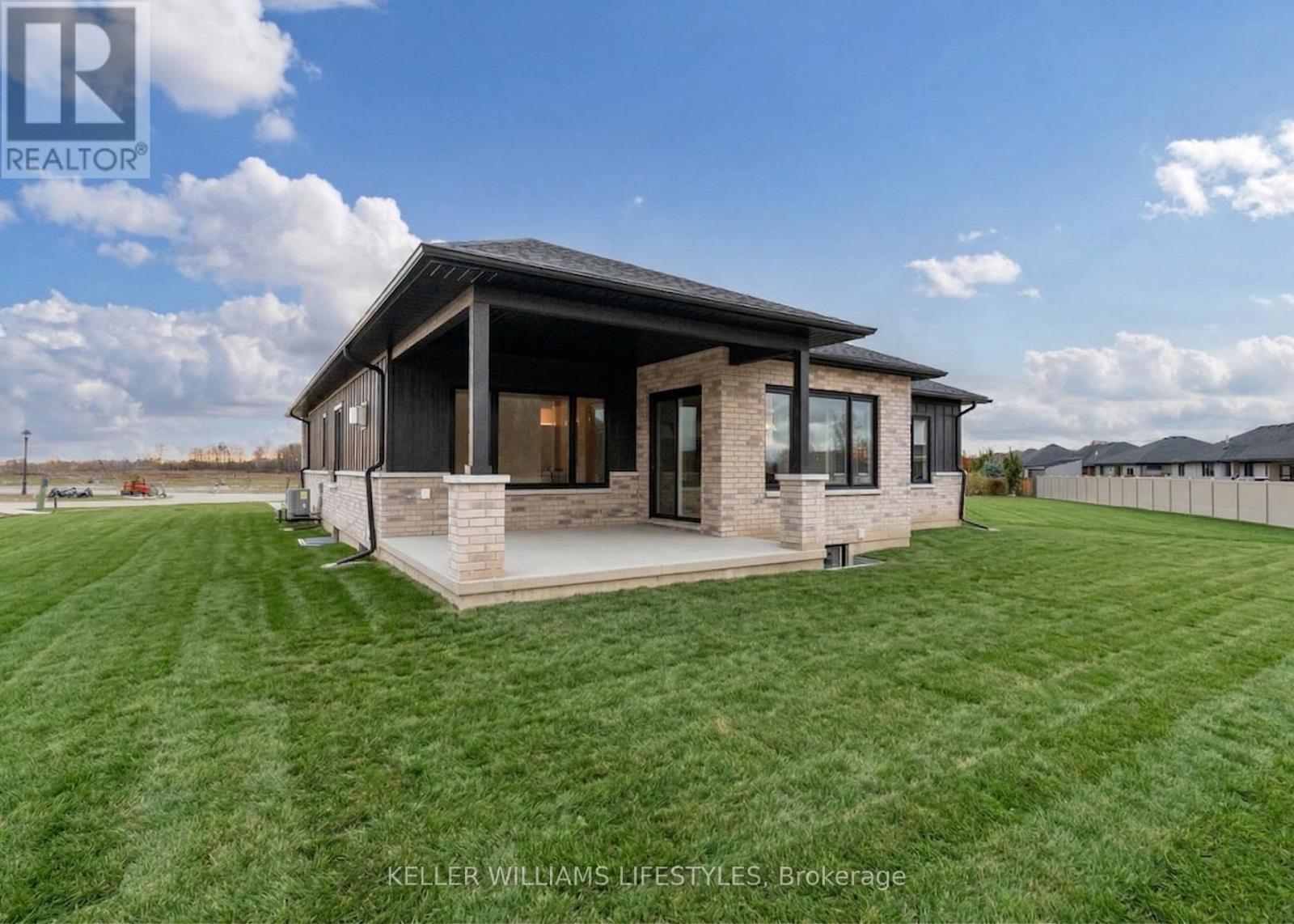 126 Fraser Crescent, Lambton Shores, Ontario  N0N 1J0 - Photo 43 - X12969422