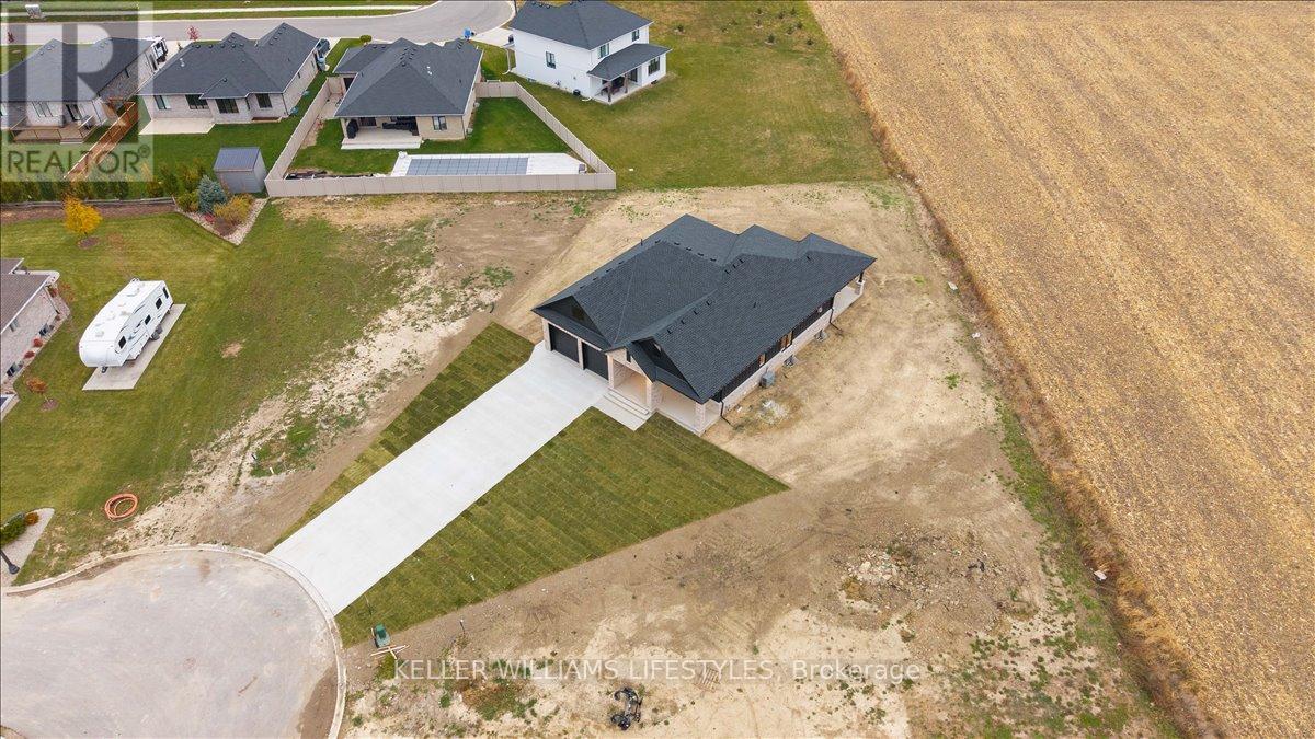 126 Fraser Crescent, Lambton Shores, Ontario  N0N 1J0 - Photo 44 - X12969422