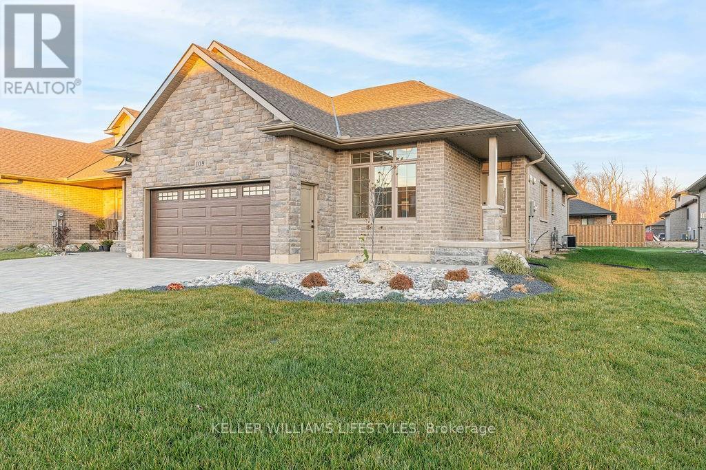 108 Leneve Street, Lambton Shores, Ontario  N0N 1J0 - Photo 2 - X12969432