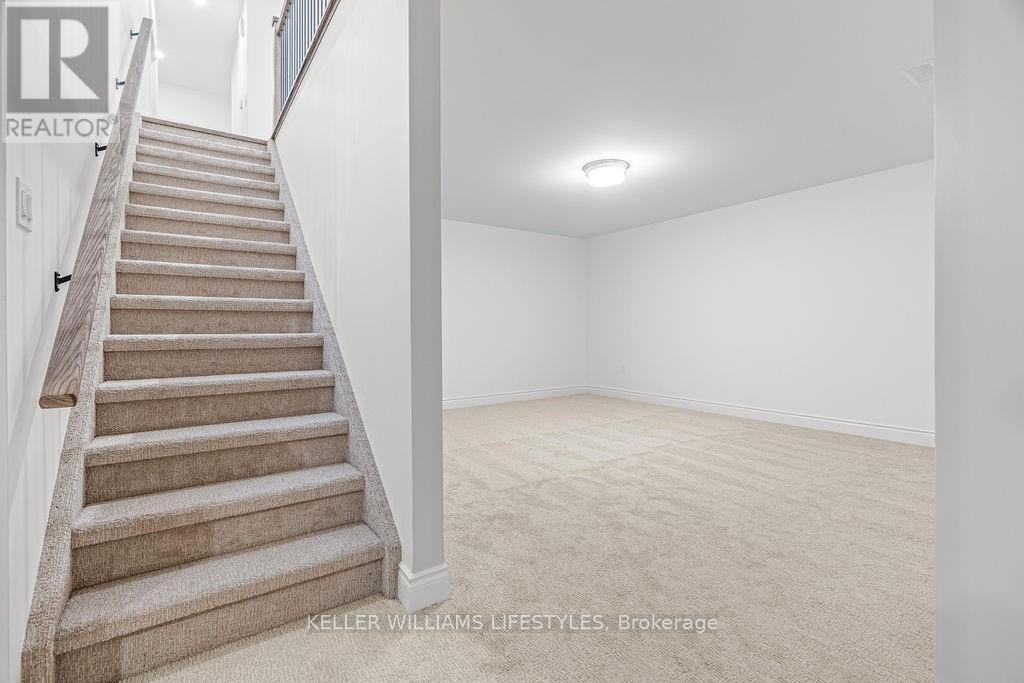 108 Leneve Street, Lambton Shores, Ontario  N0N 1J0 - Photo 30 - X12969432